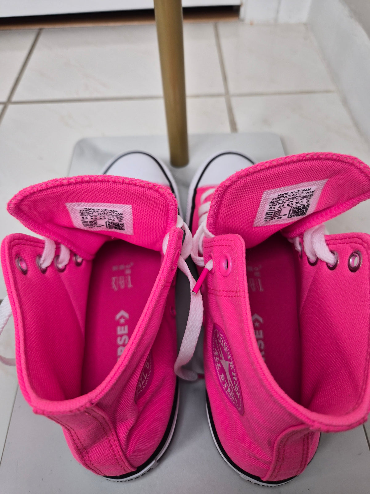 Converse Chuck Taylor All Star High Top Canvas Sneakers in Neo Pink size- Women's 8.5